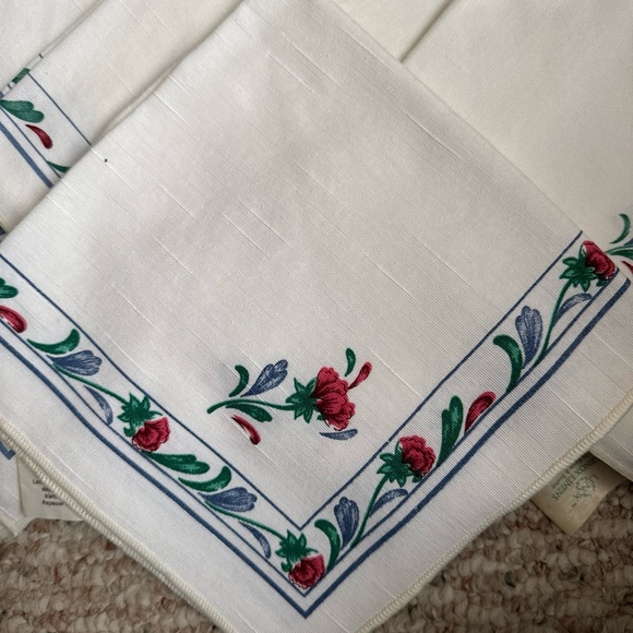 Lenox Poppies On Blue Set of 8 Napkins Vintage Unused. - Picture 2 of 4